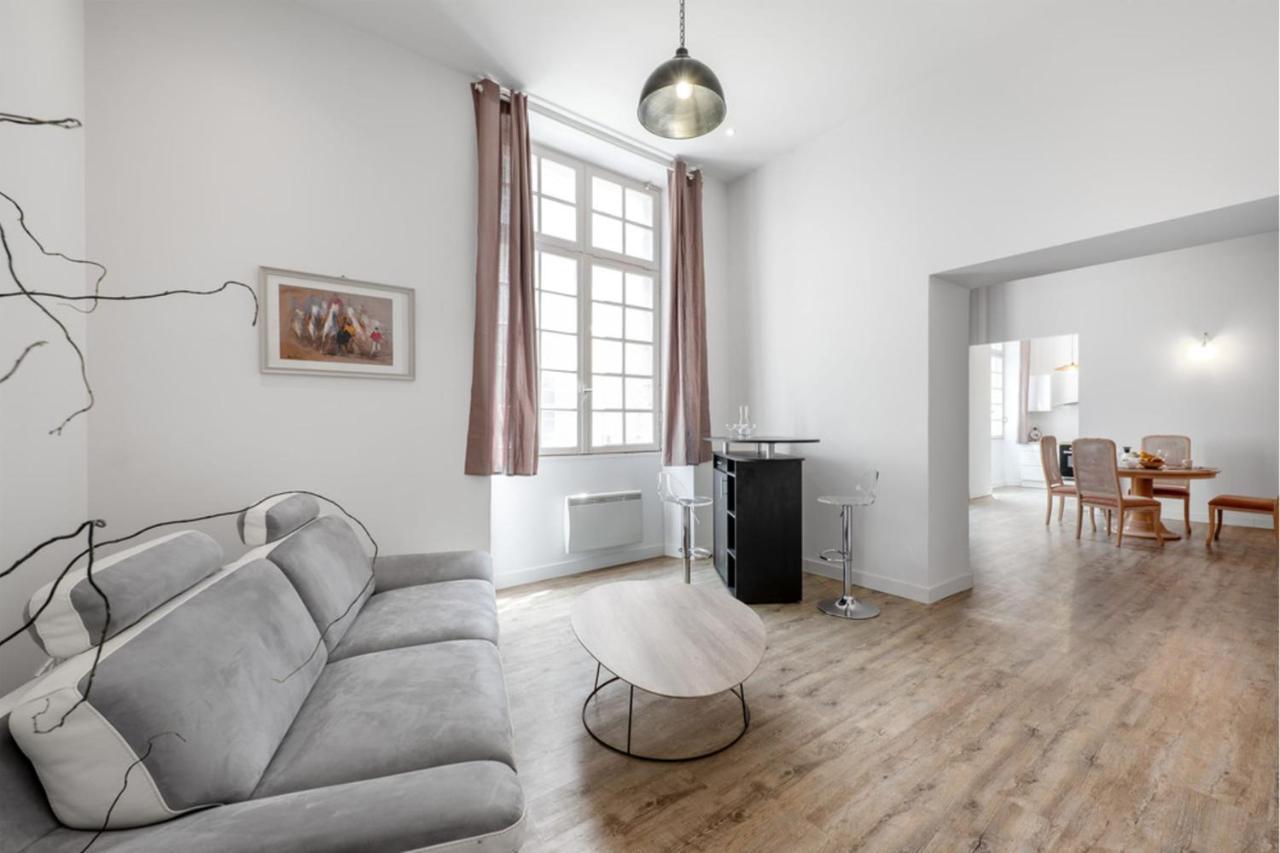 Bright Spacious Well-Equipped Apartment การ์กาซอน ภายนอก รูปภาพ