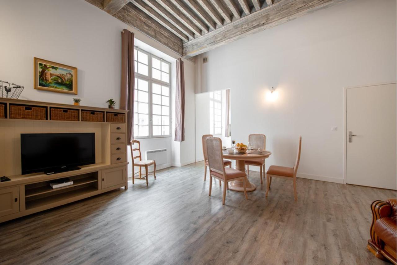 Bright Spacious Well-Equipped Apartment การ์กาซอน ภายนอก รูปภาพ